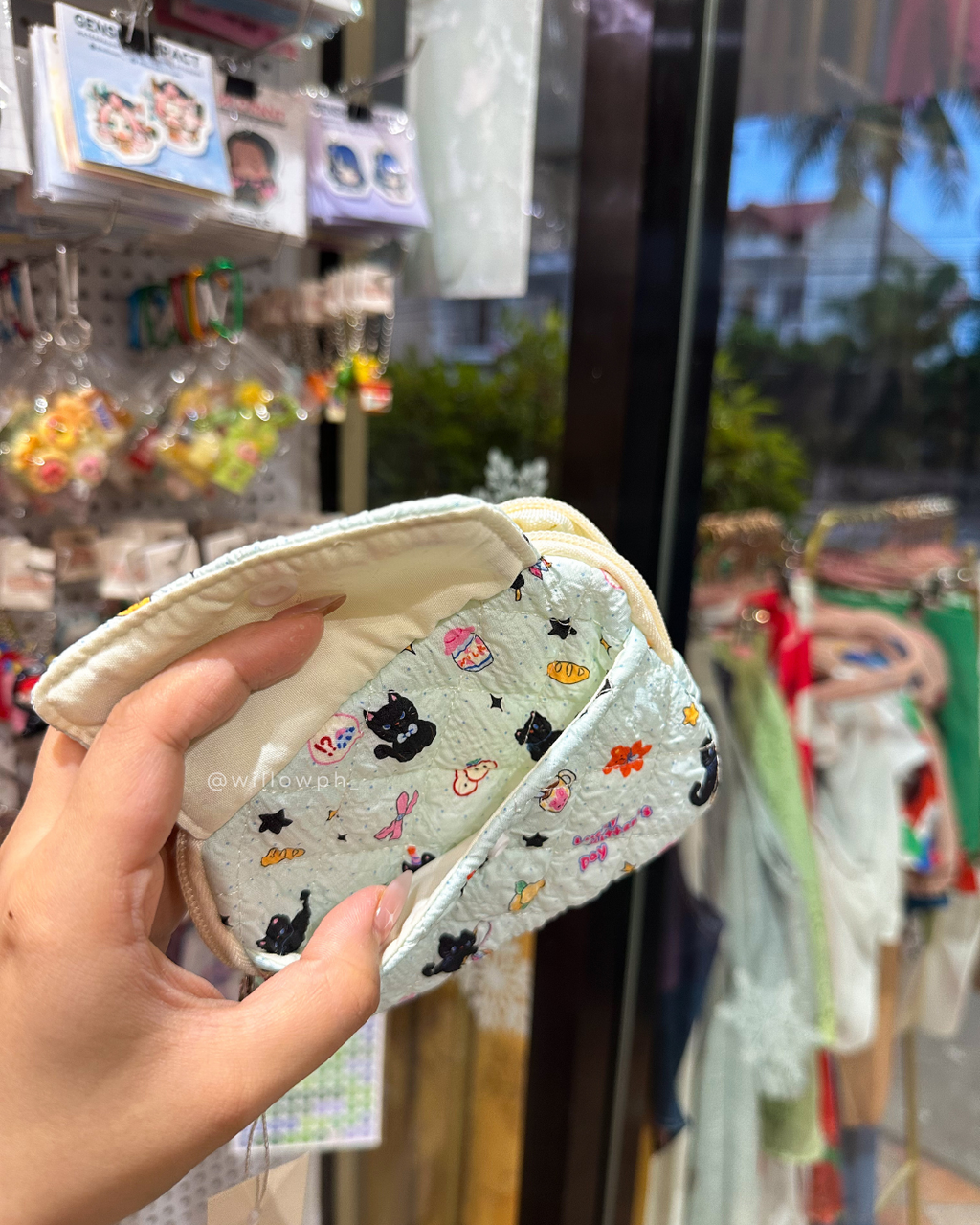 Dainty Pouch