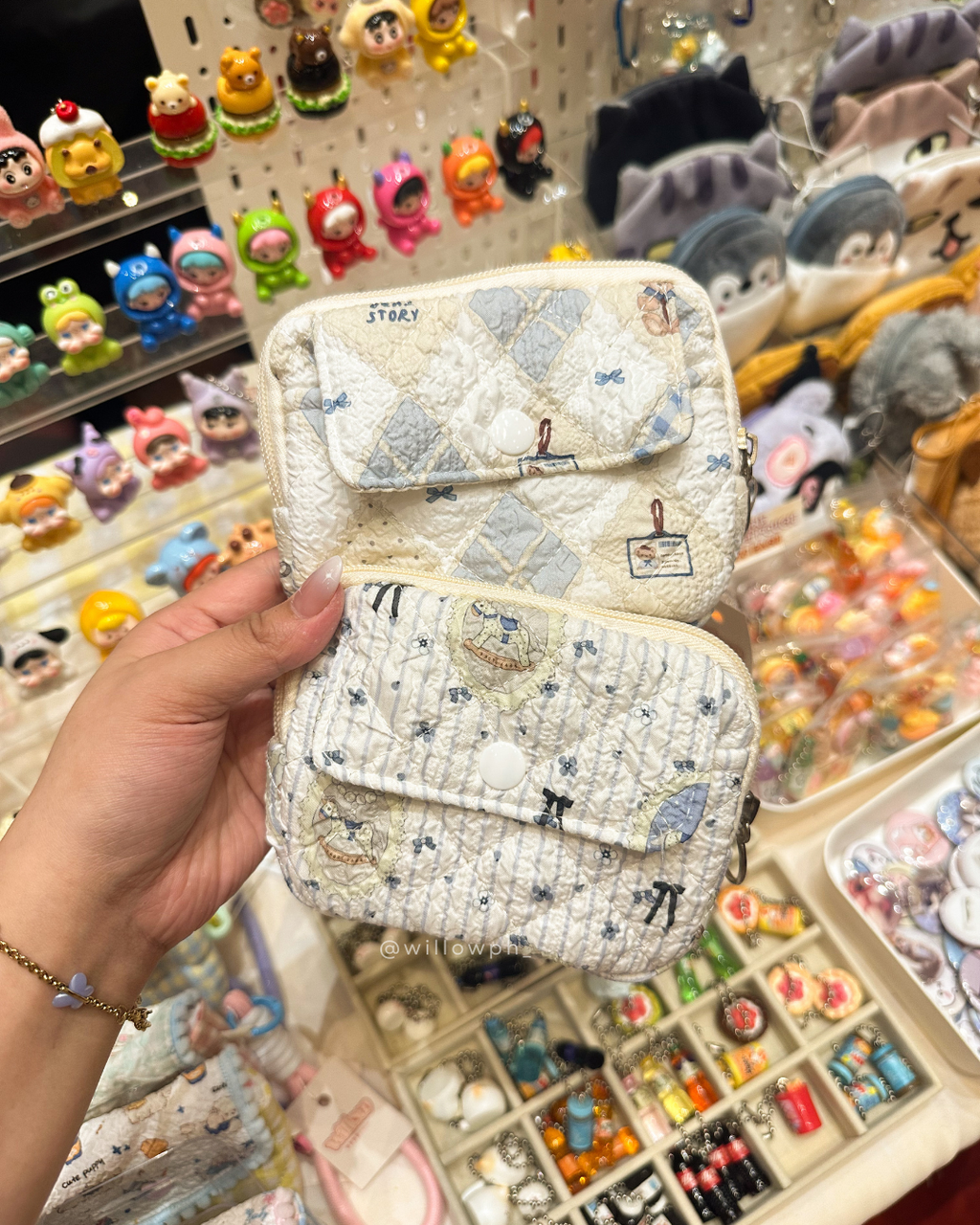 Dainty Pouch